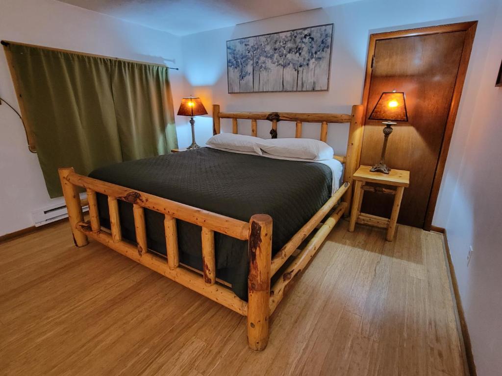 Postel nebo postele na pokoji v ubytování Crescent motel