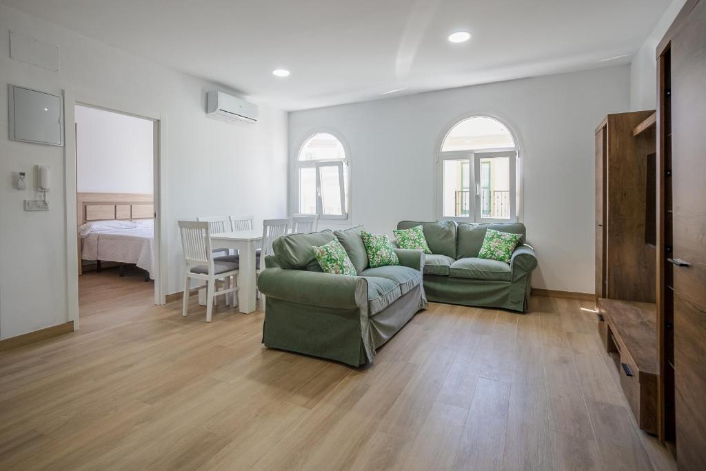 a living room with a couch and a table at Patio Cuarenta 2B in Algeciras