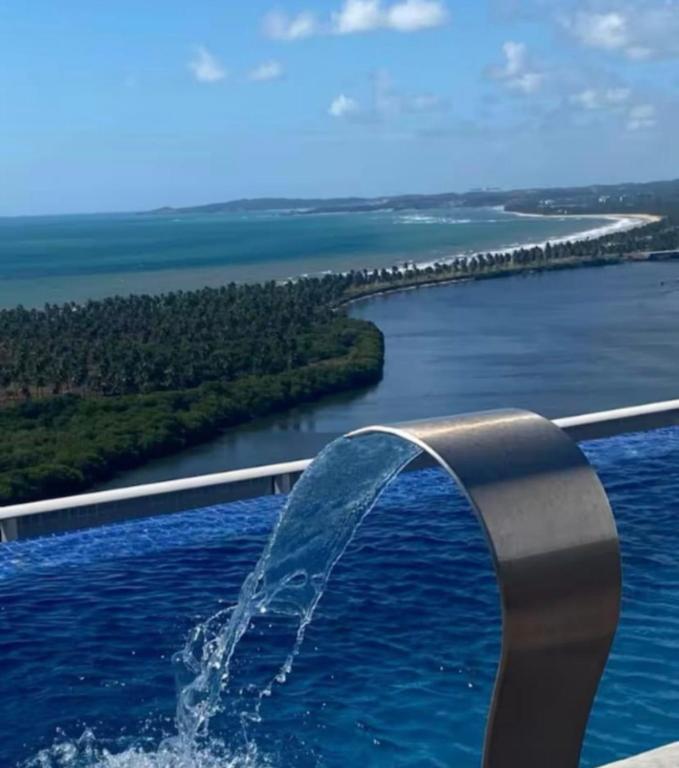 a fountain spraying water into a body of water at Flat aconchegante em Recife in Recife