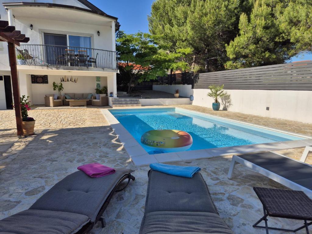 Villa R&B heated pool
