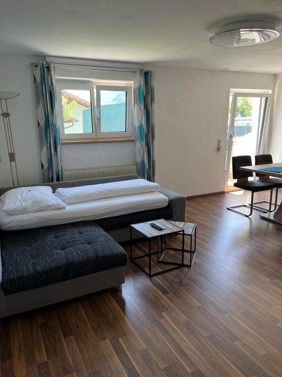 Postel nebo postele na pokoji v ubytování Ferienwohnung Thöny Vandans