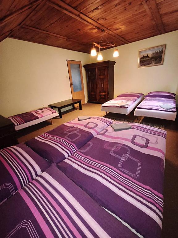 Ein Bett oder Betten in einem Zimmer der Unterkunft Apartmány Na vyhlídce