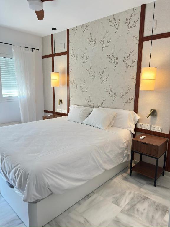 Postel nebo postele na pokoji v ubytování Luxury apartments Alamos beach Torremolinos - Costa Lago