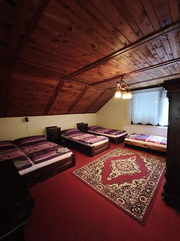 Ein Bett oder Betten in einem Zimmer der Unterkunft Apartmány Na vyhlídce