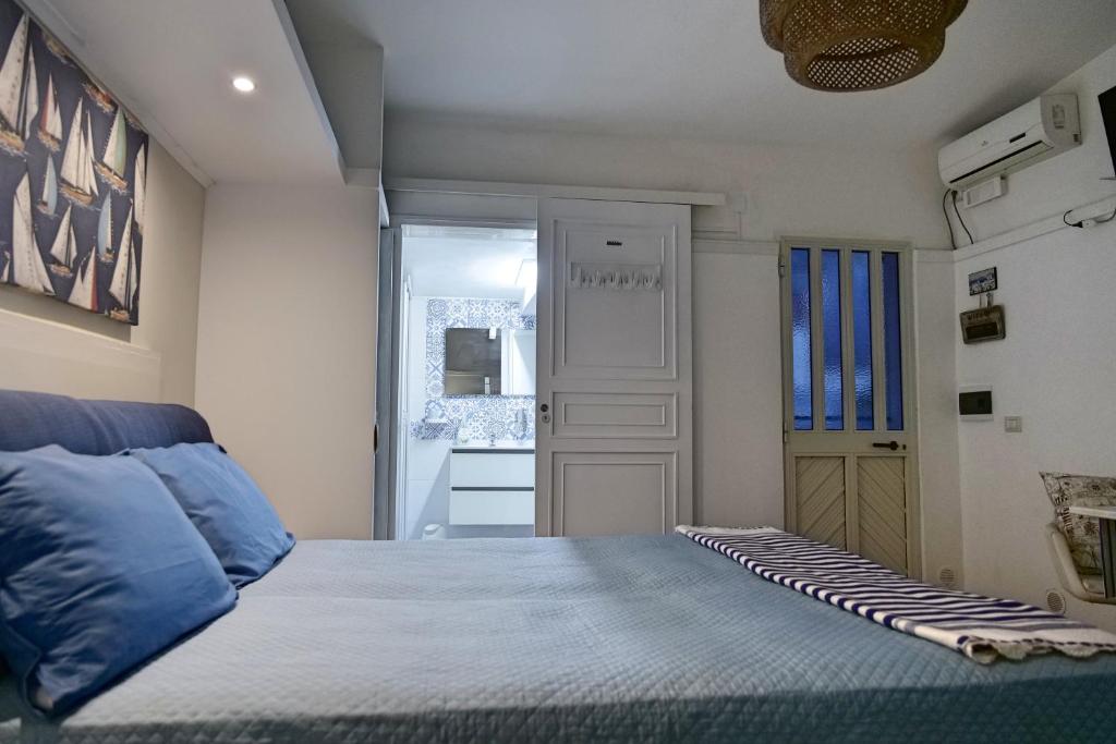 A bed or beds in a room at Depandance in Villa Gisella