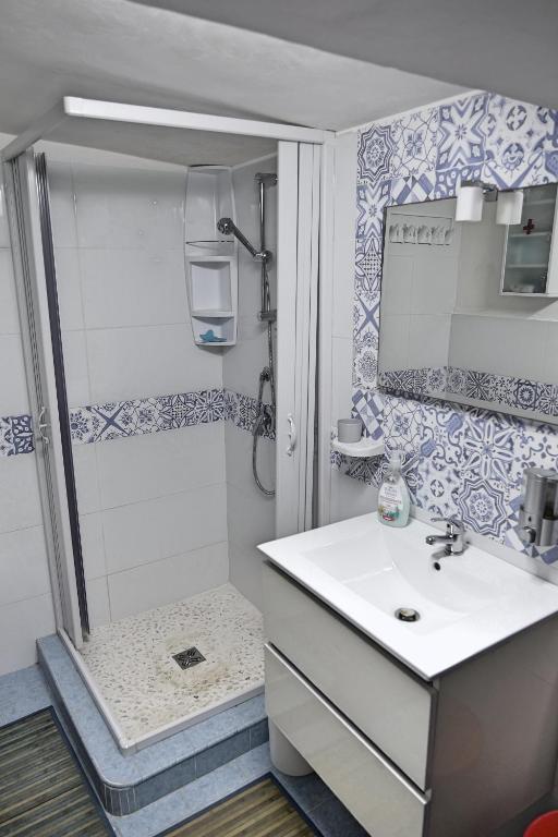 A bathroom at Depandance in Villa Gisella