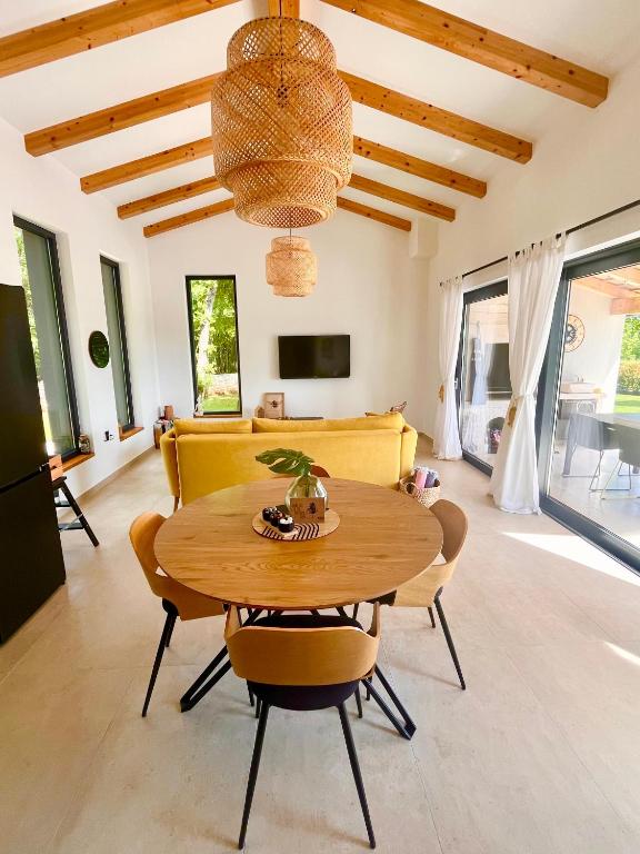 Część wypoczynkowa w obiekcie Casa Bosca with heated pool