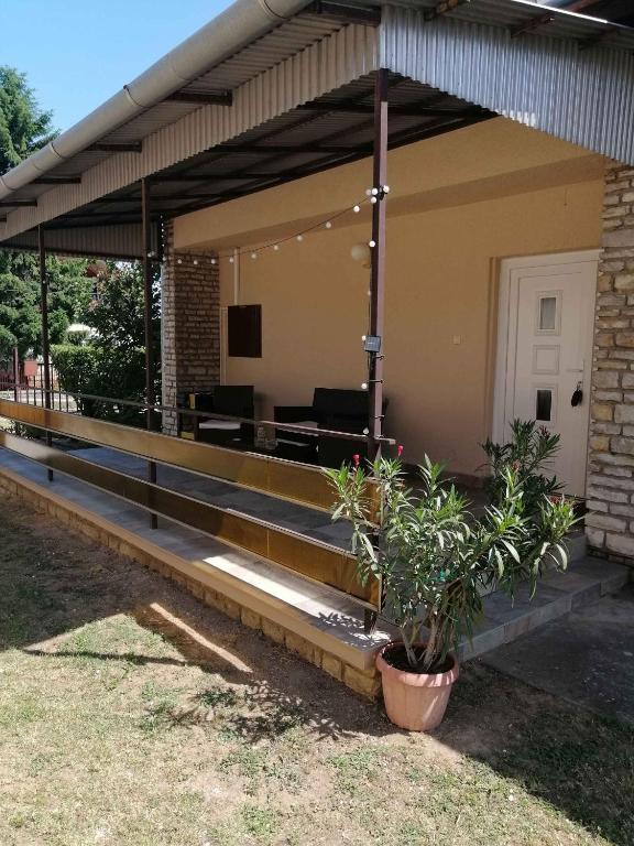Vonkajšia záhrada v ubytovaní Holiday home in Balatonföldvar 36529