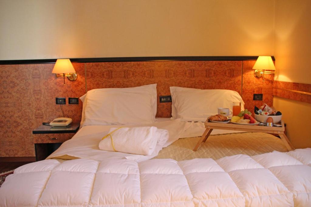 Postel nebo postele na pokoji v ubytování Park Hotel Villa Leon d'Oro
