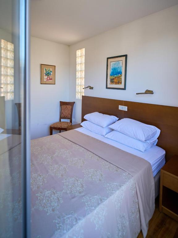 Postel nebo postele na pokoji v ubytování Hotel Petrovac