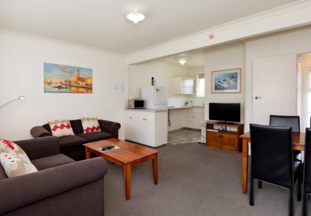 Garden Court Motel & Backpackers - Resim 6