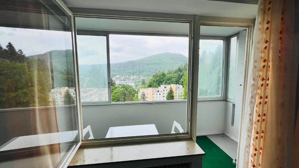 Nespecifikovaný výhled na hory nebo výhled na hory při pohledu z apartmánu