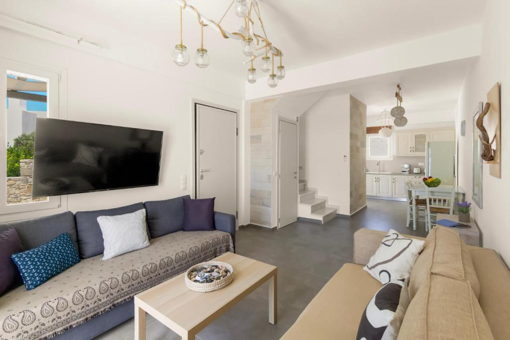 TV a/nebo společenská místnost v ubytování White Villas Paros