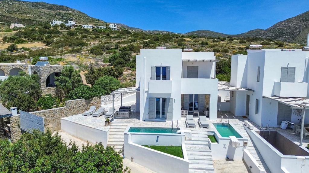 Bazén v ubytování White Villas Paros nebo v jeho okolí