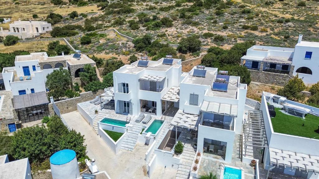 Bazén v ubytování White Villas Paros nebo v jeho okolí