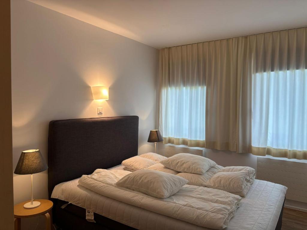 Postel nebo postele na pokoji v ubytování Chesa Rivarel - Pontresina