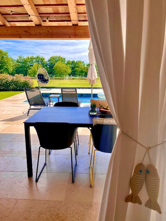 Balkon lub taras w obiekcie Casa Bosca with heated pool