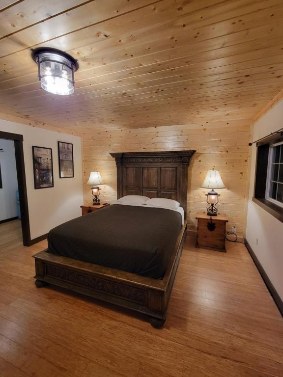 Postel nebo postele na pokoji v ubytování Crescent motel