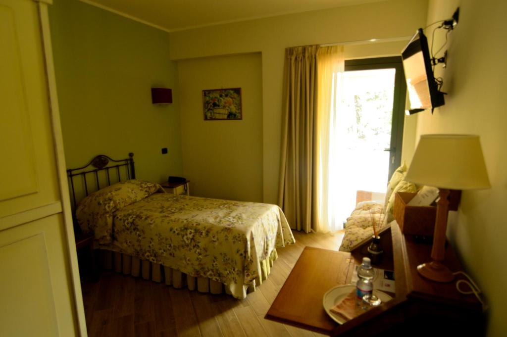 Postel nebo postele na pokoji v ubytování La Vignola Country Hotel