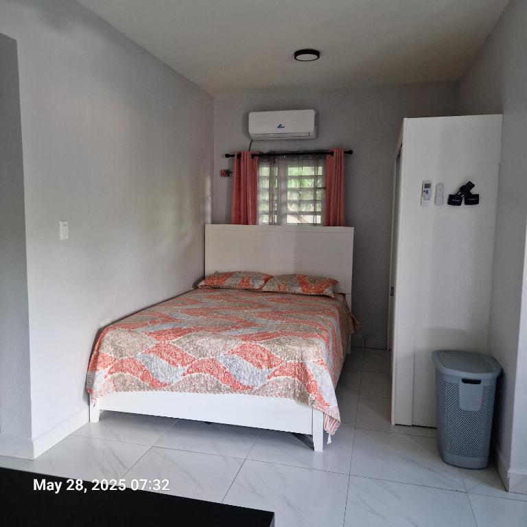 Postel nebo postele na pokoji v ubytování Defiance Studio St Maarten