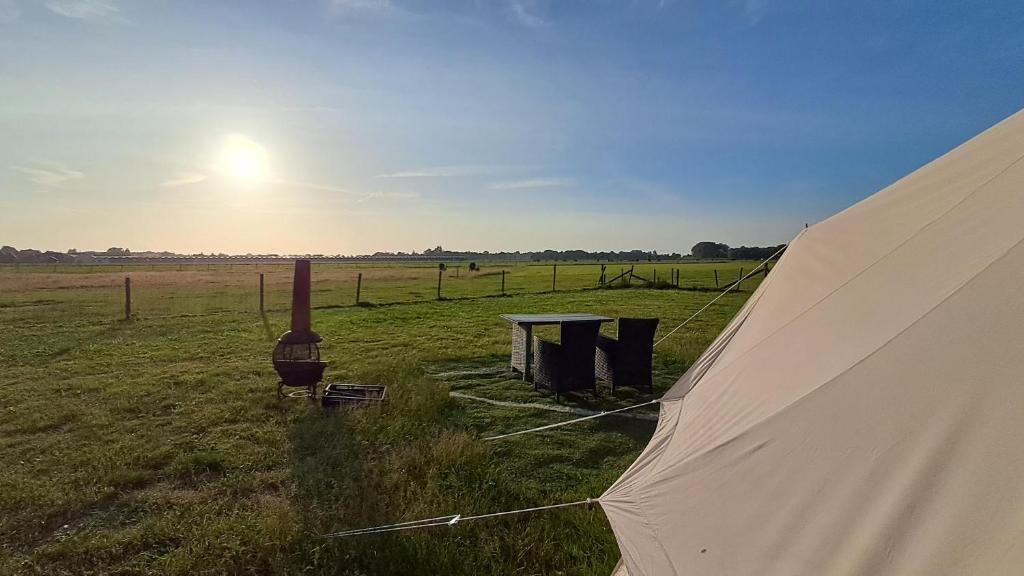 Východ nebo západ slunce při pohledu z luxury tent nebo okolí