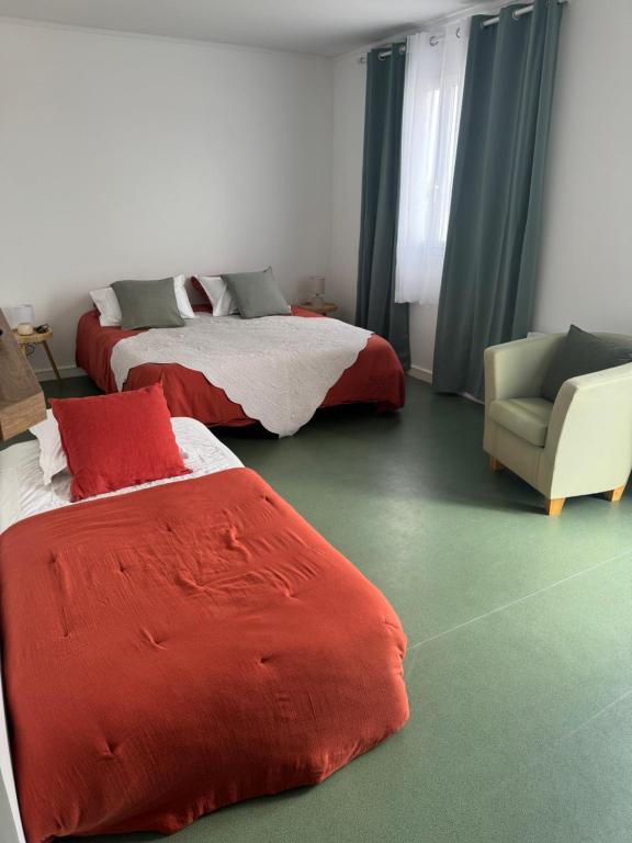 Postel nebo postele na pokoji v ubytování Studio Les écuries de la forêt