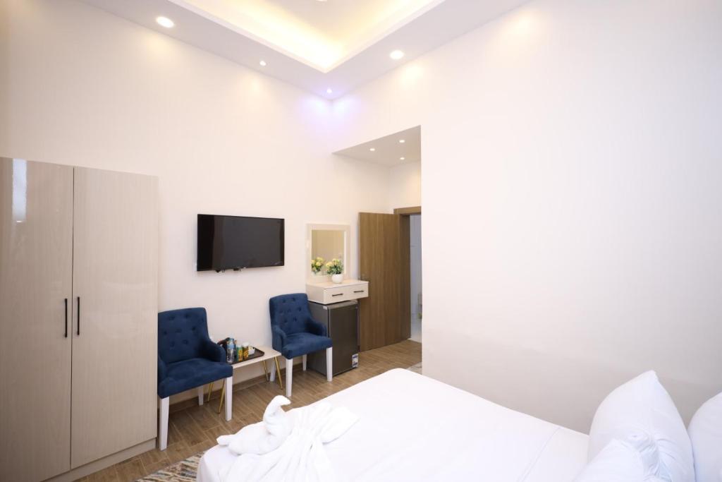 TV a/nebo společenská místnost v ubytování Aphrodite Boutique Hotel