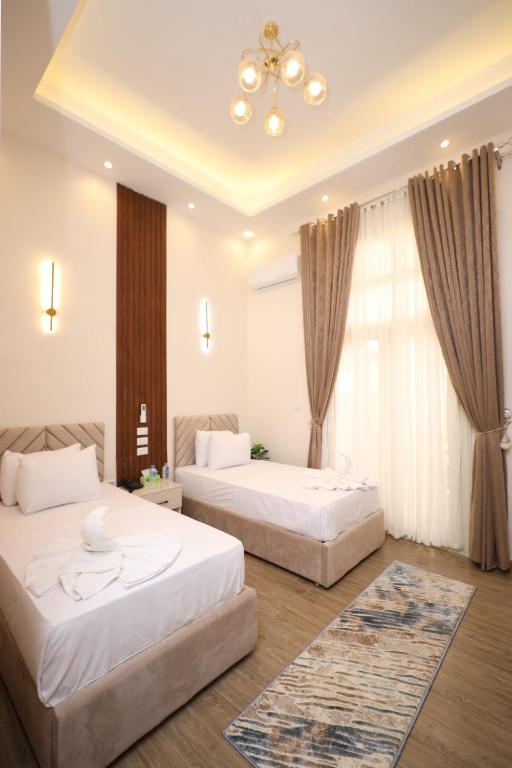 Postel nebo postele na pokoji v ubytování Aphrodite Boutique Hotel