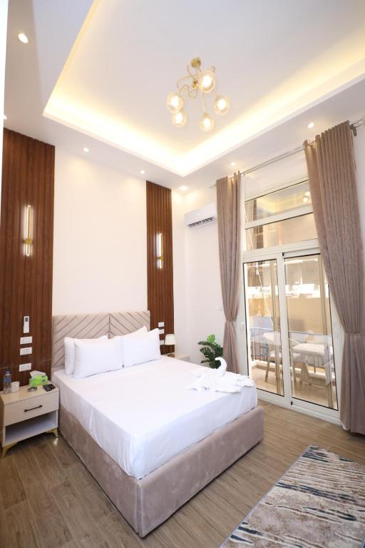 Postel nebo postele na pokoji v ubytování Aphrodite Boutique Hotel
