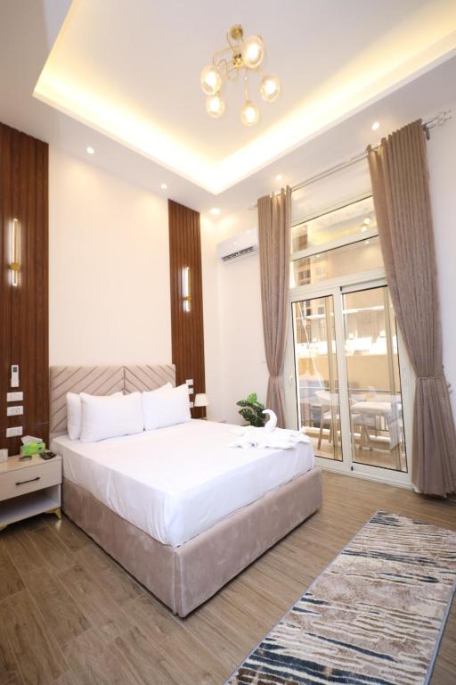Postel nebo postele na pokoji v ubytování Aphrodite Boutique Hotel