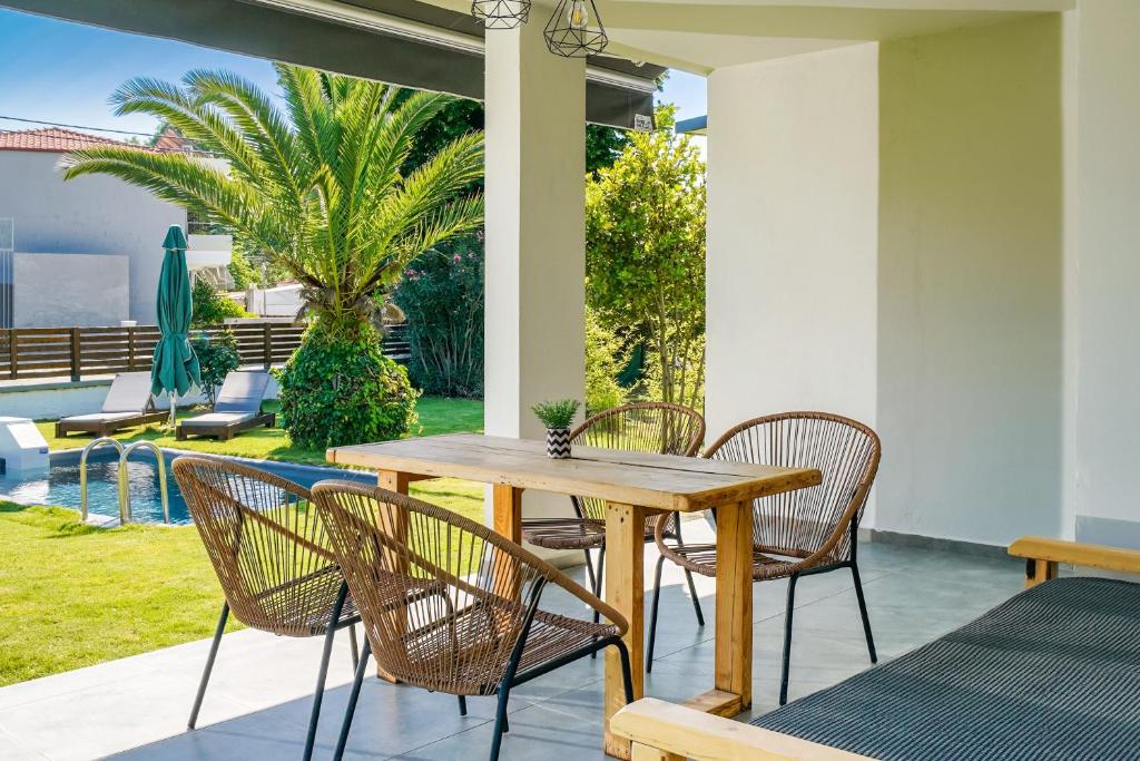 Bazén v ubytování Rafaelo Pool Side Villas nebo v jeho okolí