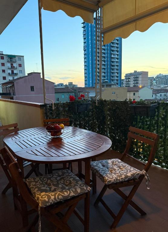 a table and chairs on a balcony with a view at Casa Molly in Follonica