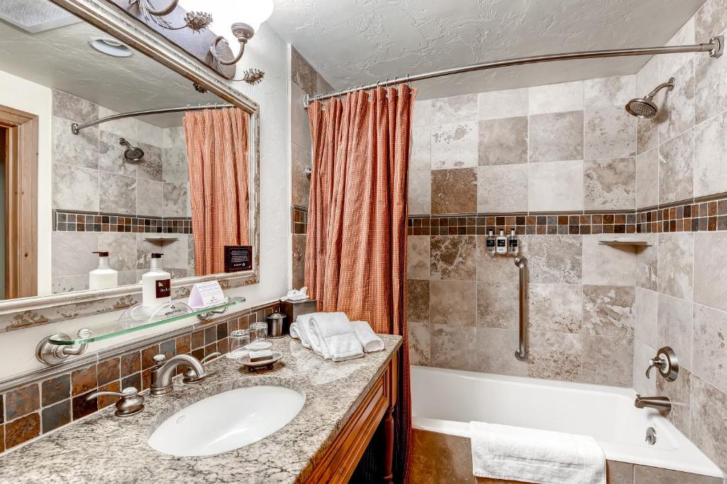 The Pines Lodge, a RockResort - 