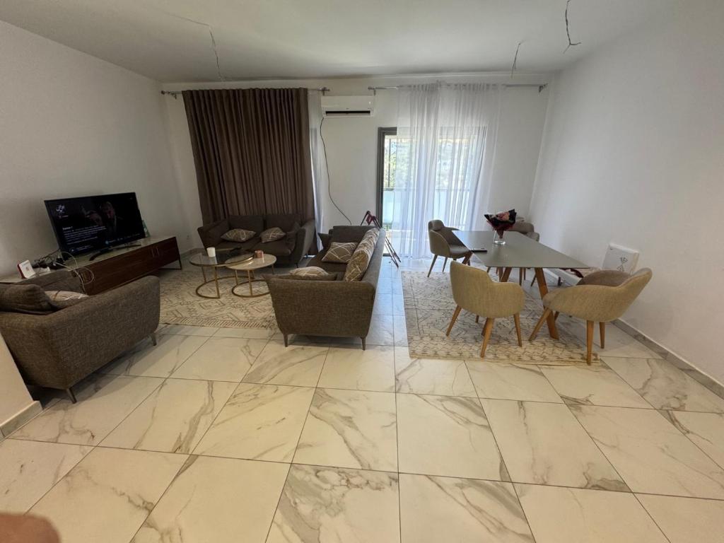 a living room with a couch and a table at Grand appartement 3 chambres , résidence valmascort Annaba in Annaba