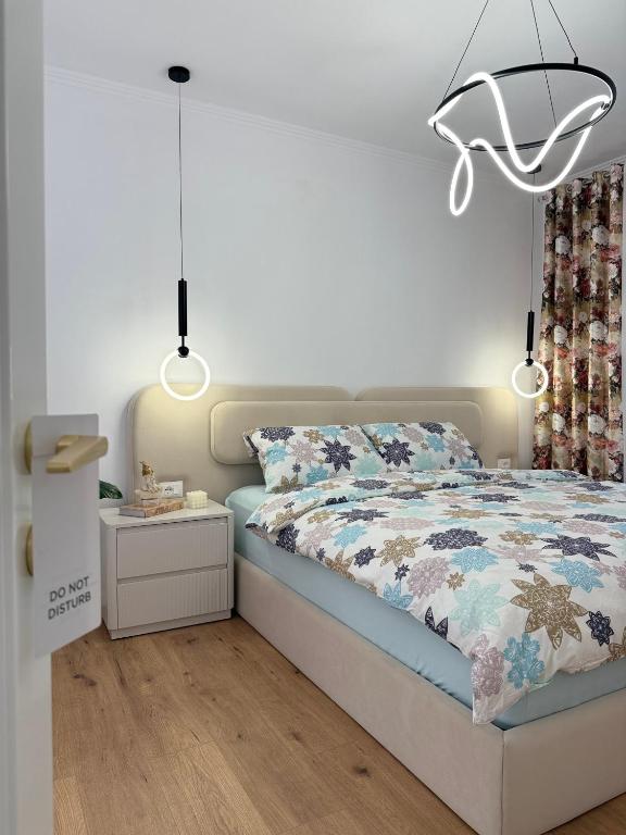 Postel nebo postele na pokoji v ubytování Pogradec Luxe Apartment