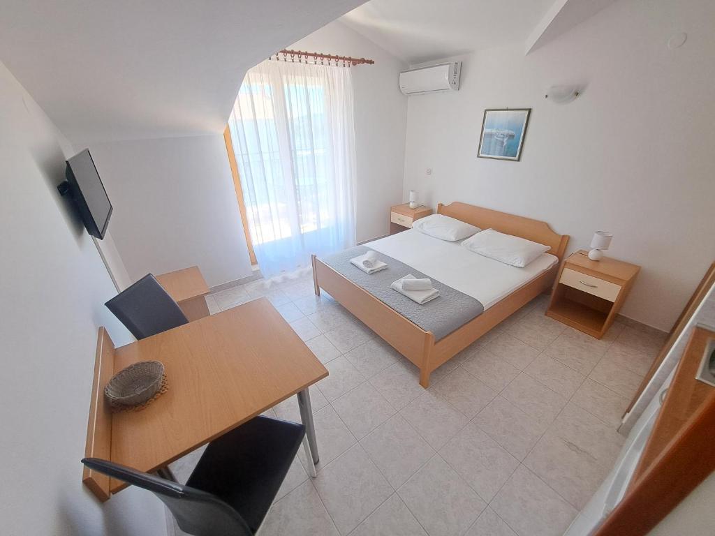 Apartments and Rooms Saric