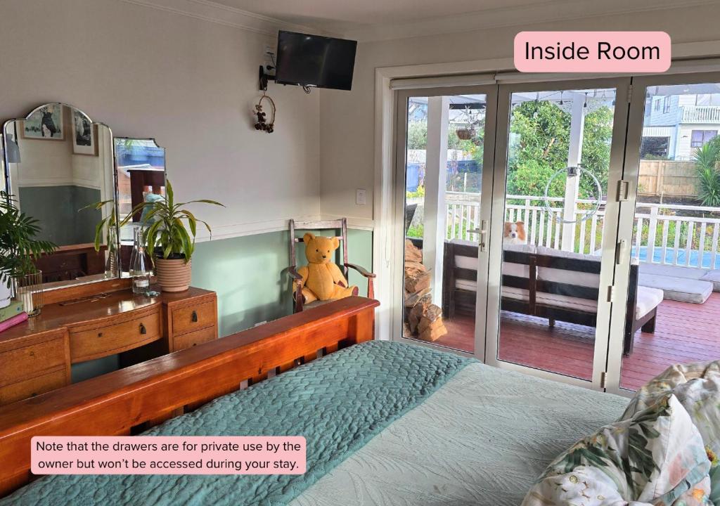 Posezení v ubytování Tairua Garden Hideaway - Homestay with Private Room