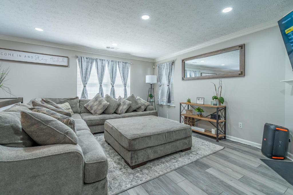 Φωτογραφία από το άλμπουμ του Spacious 3BR with Game Room and Fenced Yard Near Six Flags and Braves σε Lithia Springs