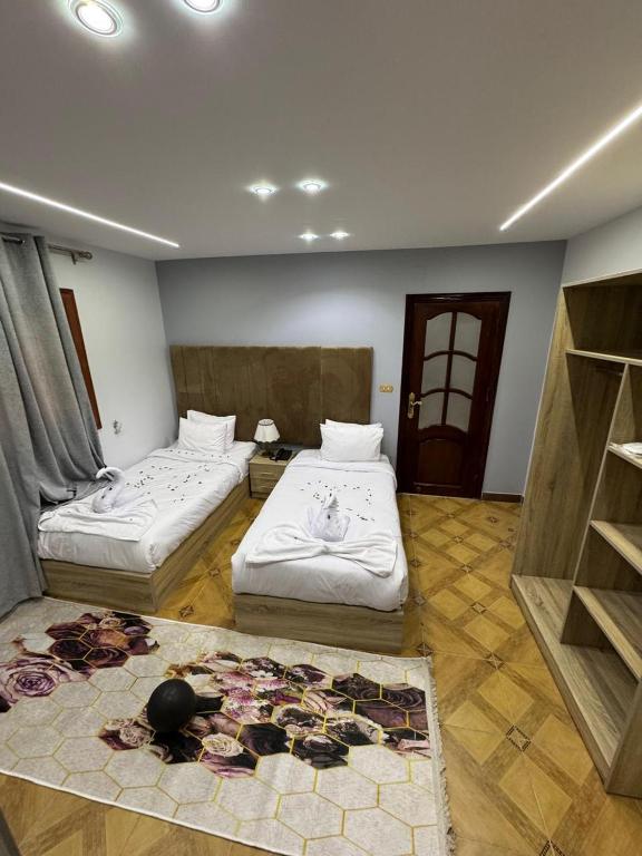 Postel nebo postele na pokoji v ubytování AL krma pyramids hotel