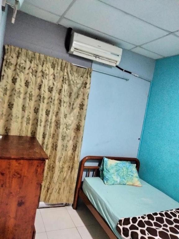 Postel nebo postele na pokoji v ubytování Hotel Bajet DNOOR Kota Bharu