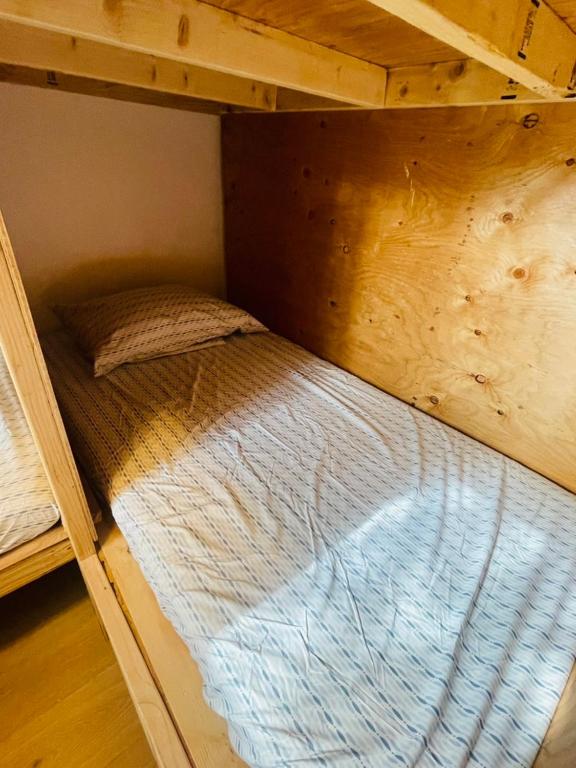 Postel nebo postele na pokoji v ubytování Alaska Backpacker Hostel