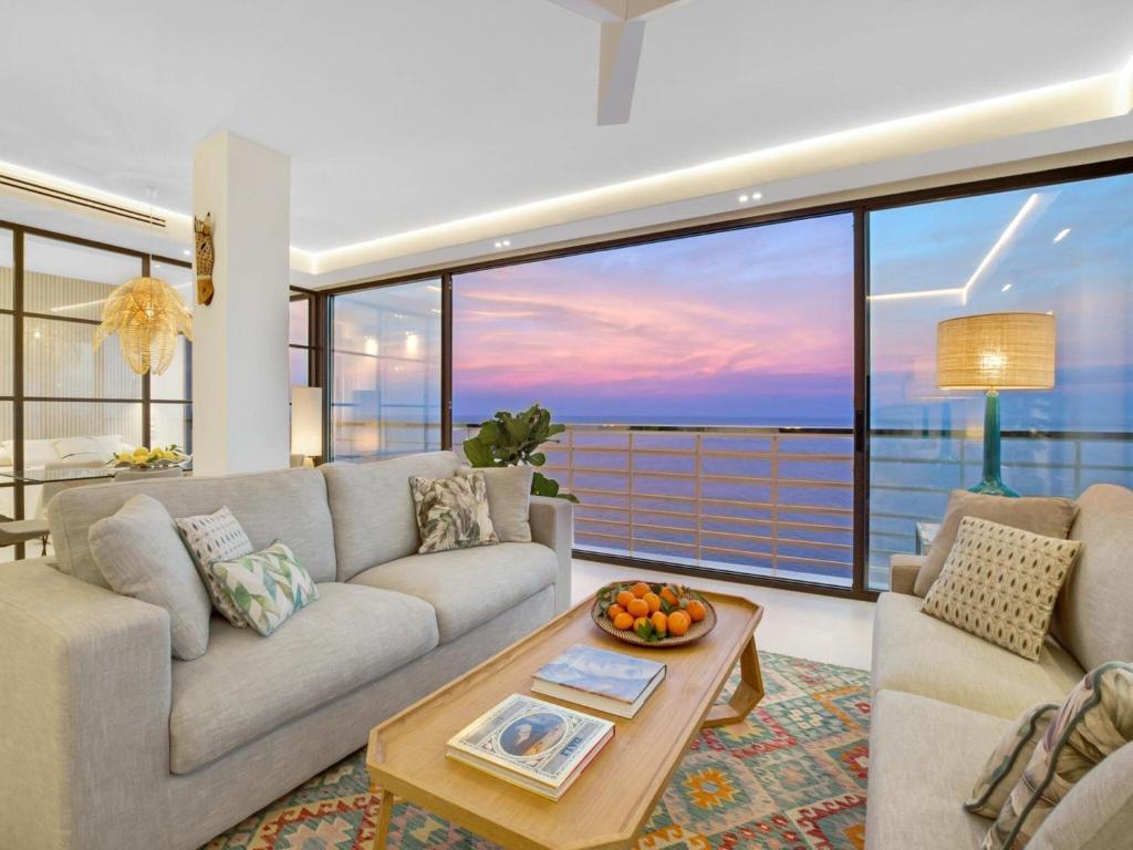 Curated visual reference: Ocean View Apartment With Beach Access Torremolinos Preços Photo Inspiration