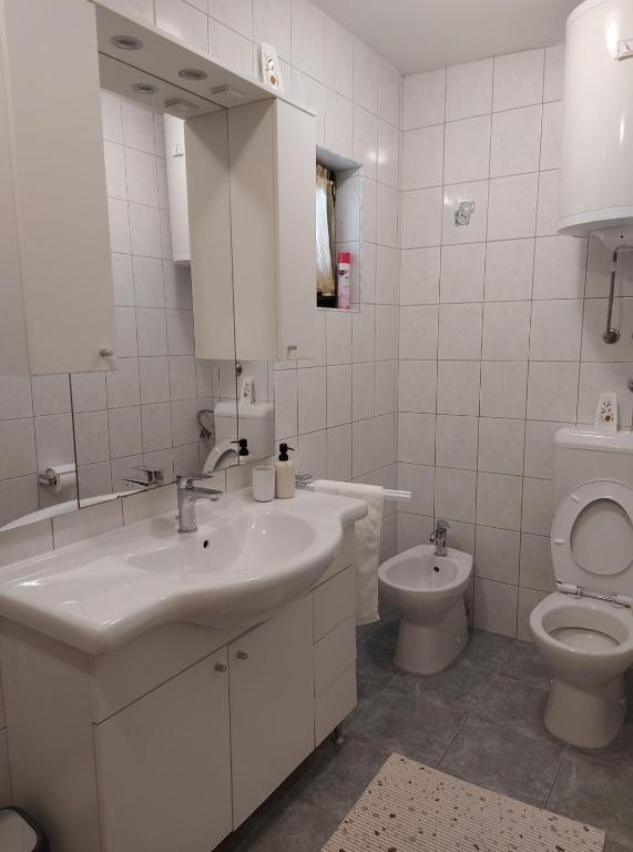 Łazienka w obiekcie Apartments Jeličić