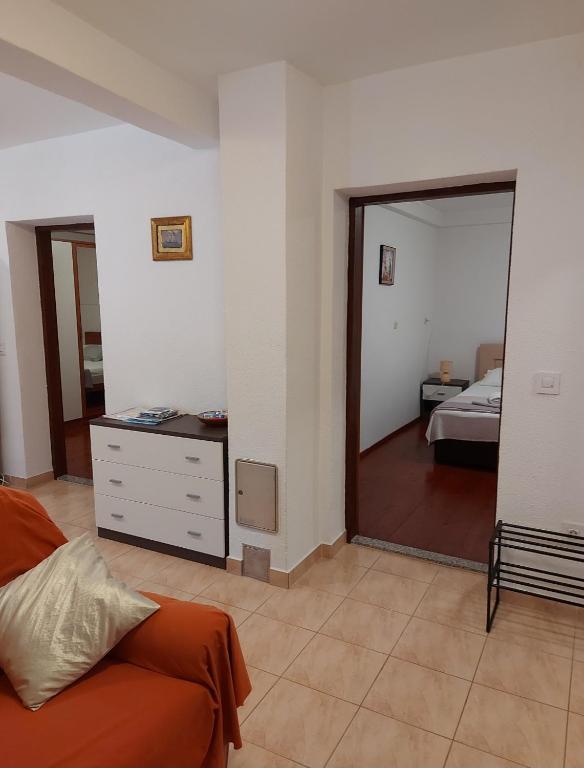 Łóżko lub łóżka w pokoju w obiekcie Apartments Jeličić