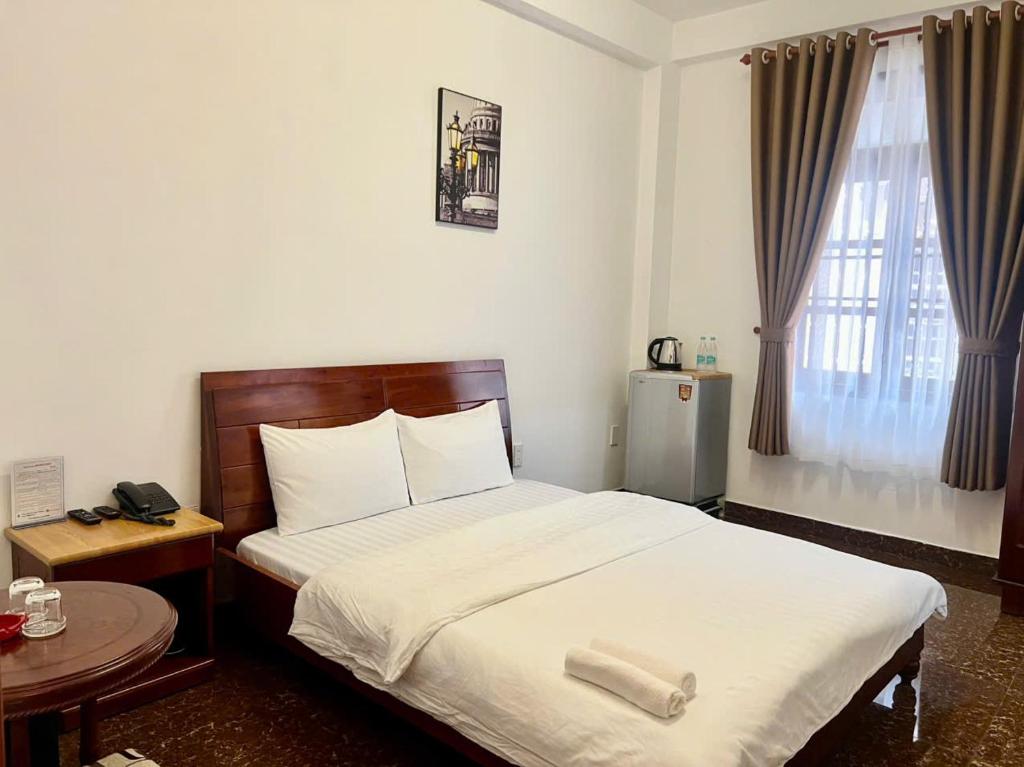 Postel nebo postele na pokoji v ubytování HOÀNG DIỆU DALAT