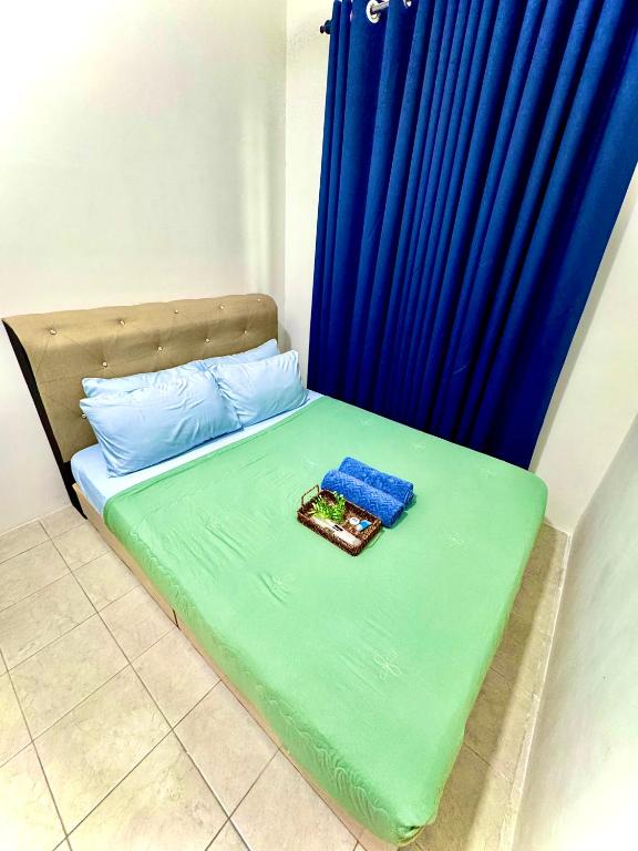 Postel nebo postele na pokoji v ubytování Lapang Tuju Private Pool Homestay