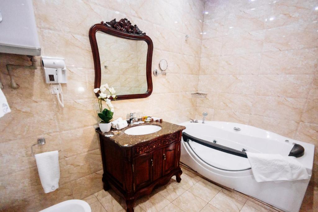 Koupelna v ubytování Plaza Hotel Bishkek