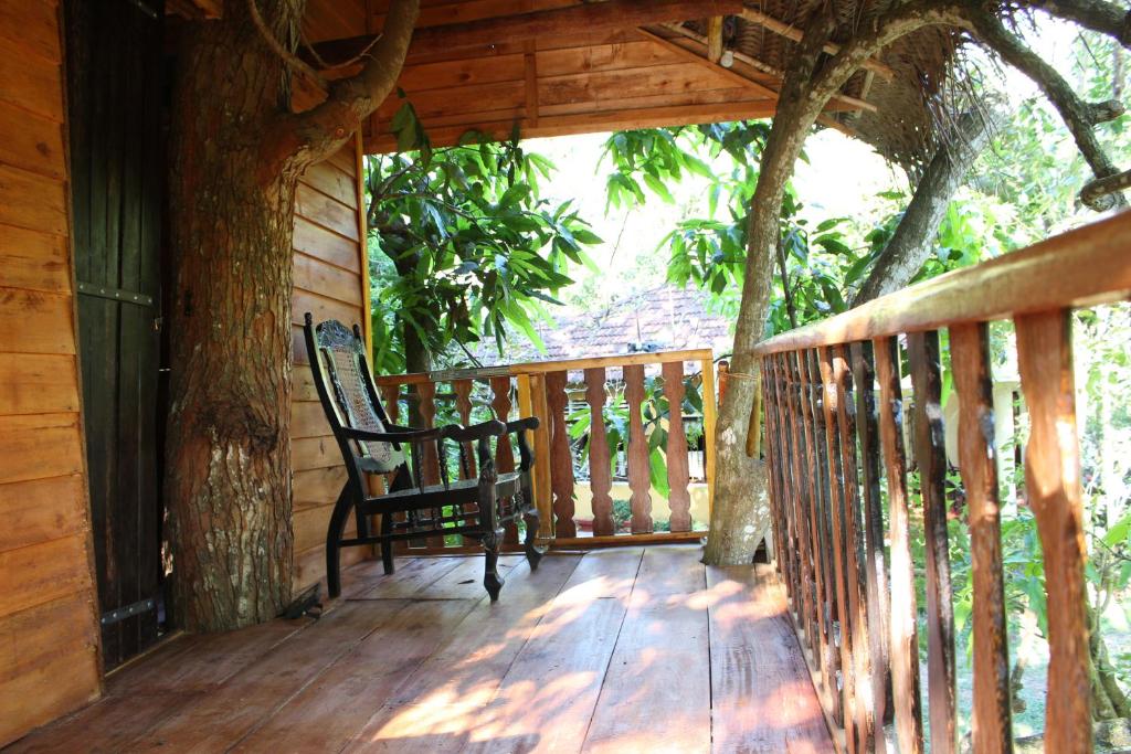 Balkón nebo terasa v ubytování Tree House-Midigama