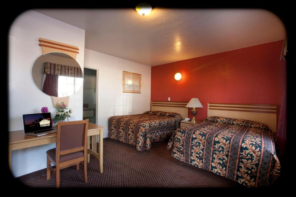 The Palace Inn - Chambre Double De Luxe Avec Deux Lits Doubles Et Cuisine