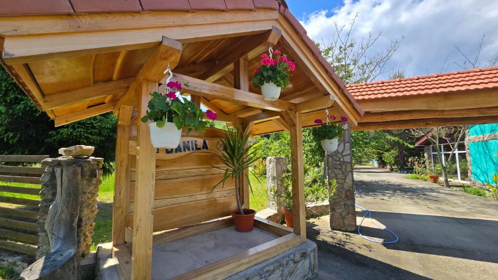 Gallery image of Restaurant-Pensiune La Danila in Zolt